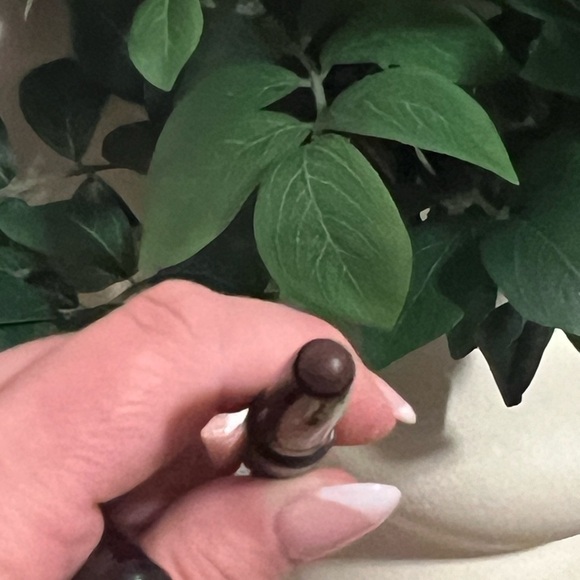 LAURA MERCIER • VELOUR EXTREME MATTE LIPSTICK • DARE - Picture 7 of 7